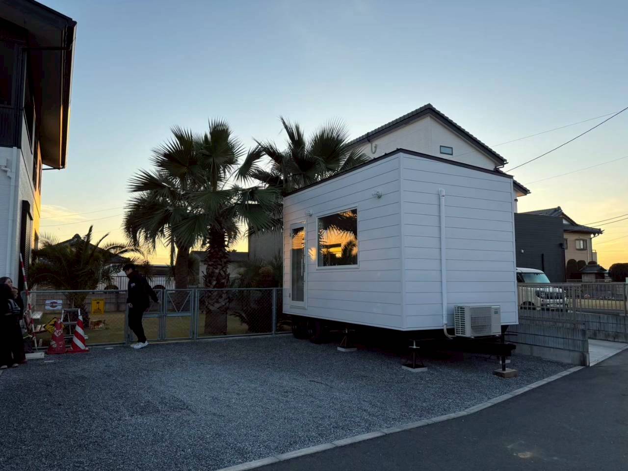 栃木市のトレーラーハウスを美容室に活用した事例