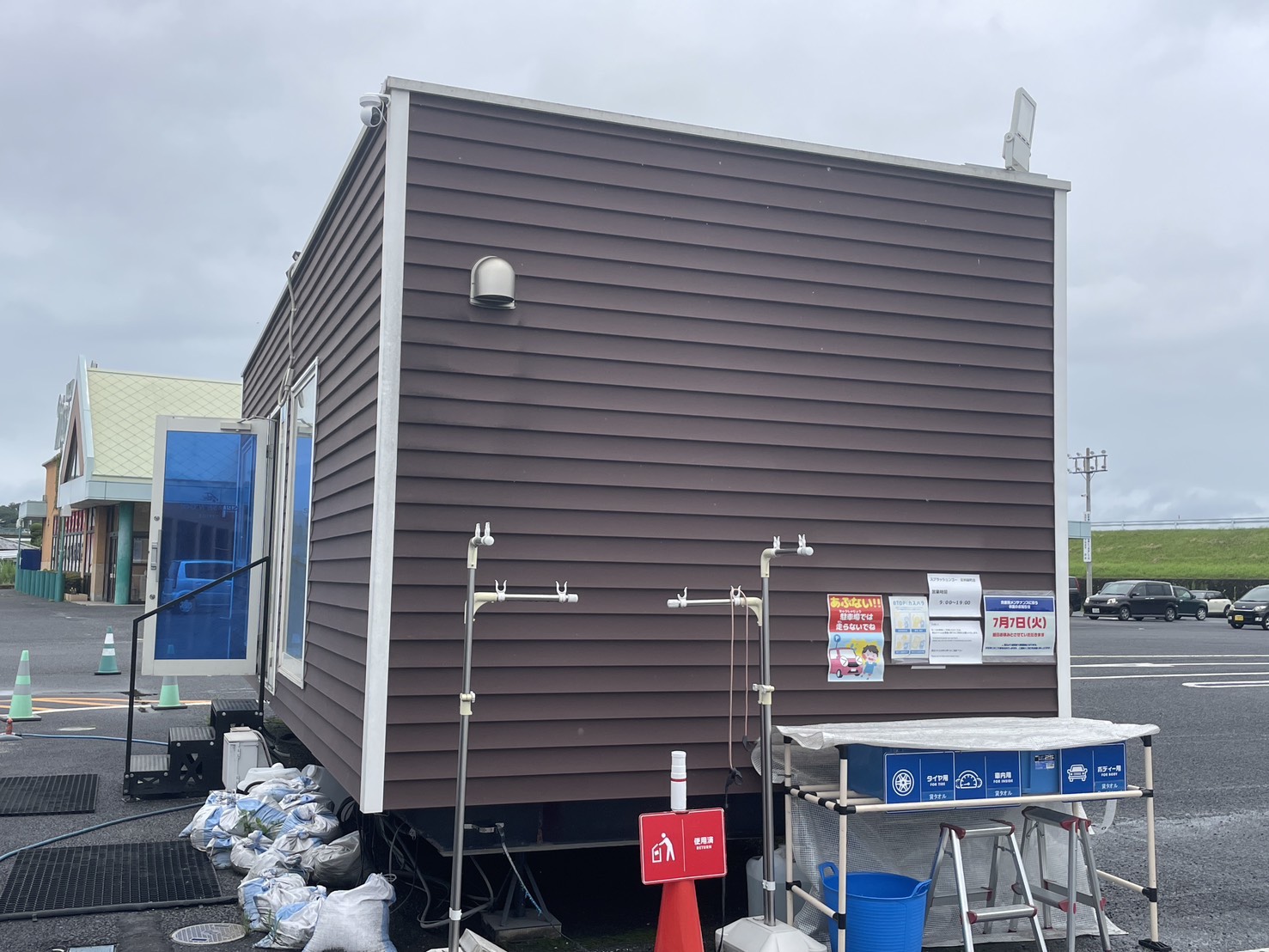 中古トレーラーハウス背面